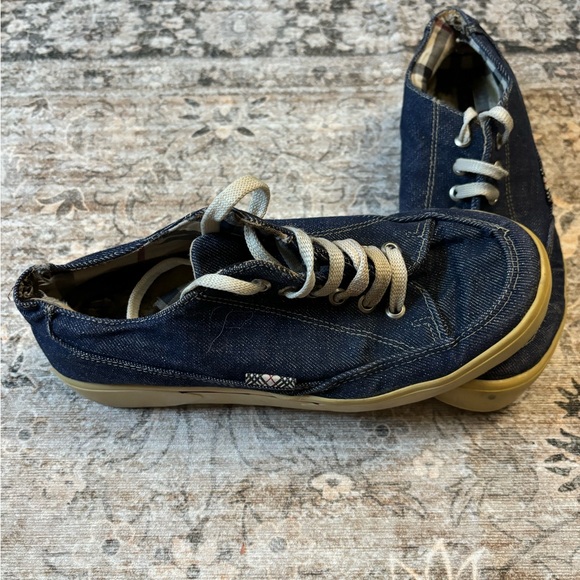 Women’s Vintage Burberry Tennis Shoes - Picture 2 of 6